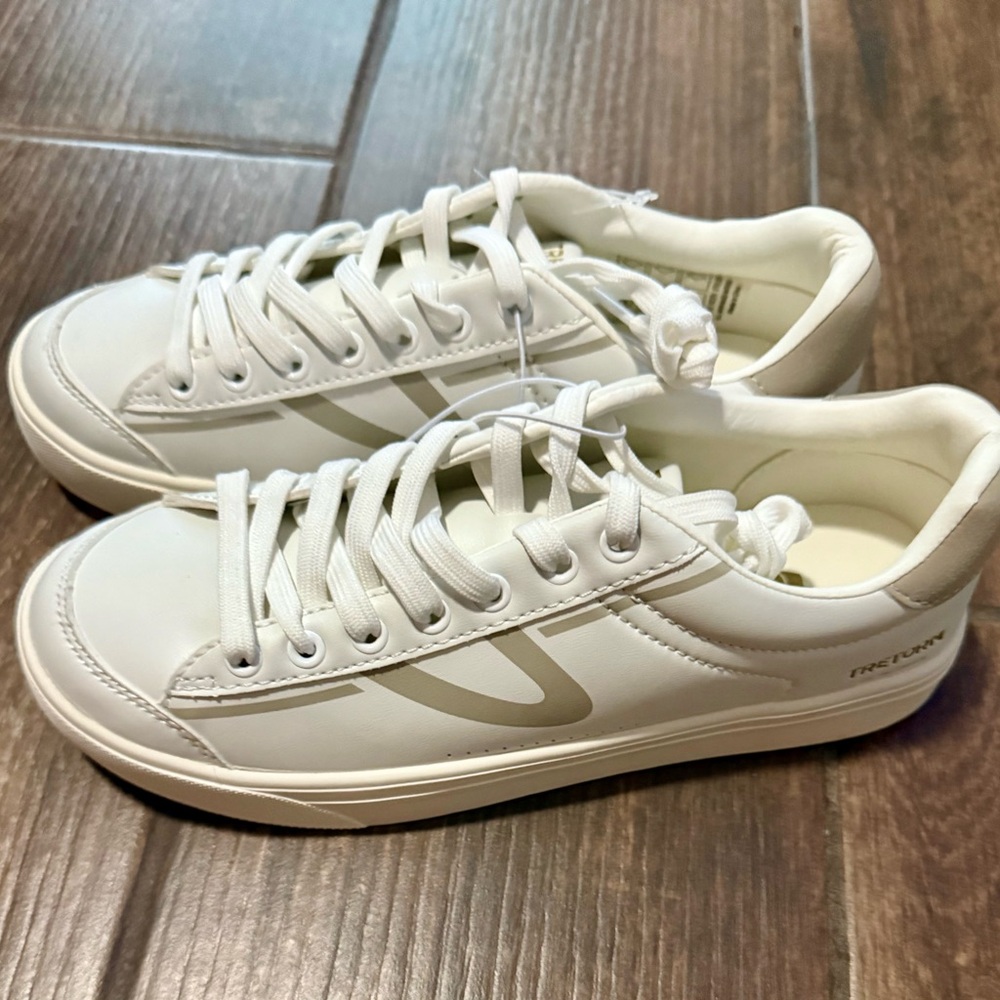 Women’s Tretorn Serve size 7